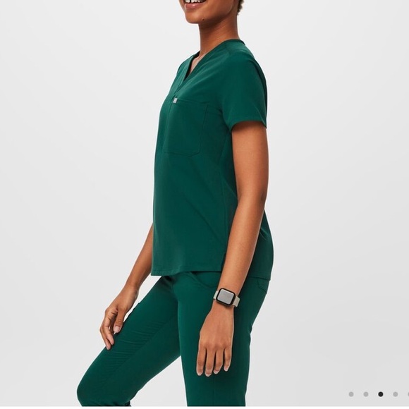 FIGS Catarina one pocket top - Picture 4 of 6